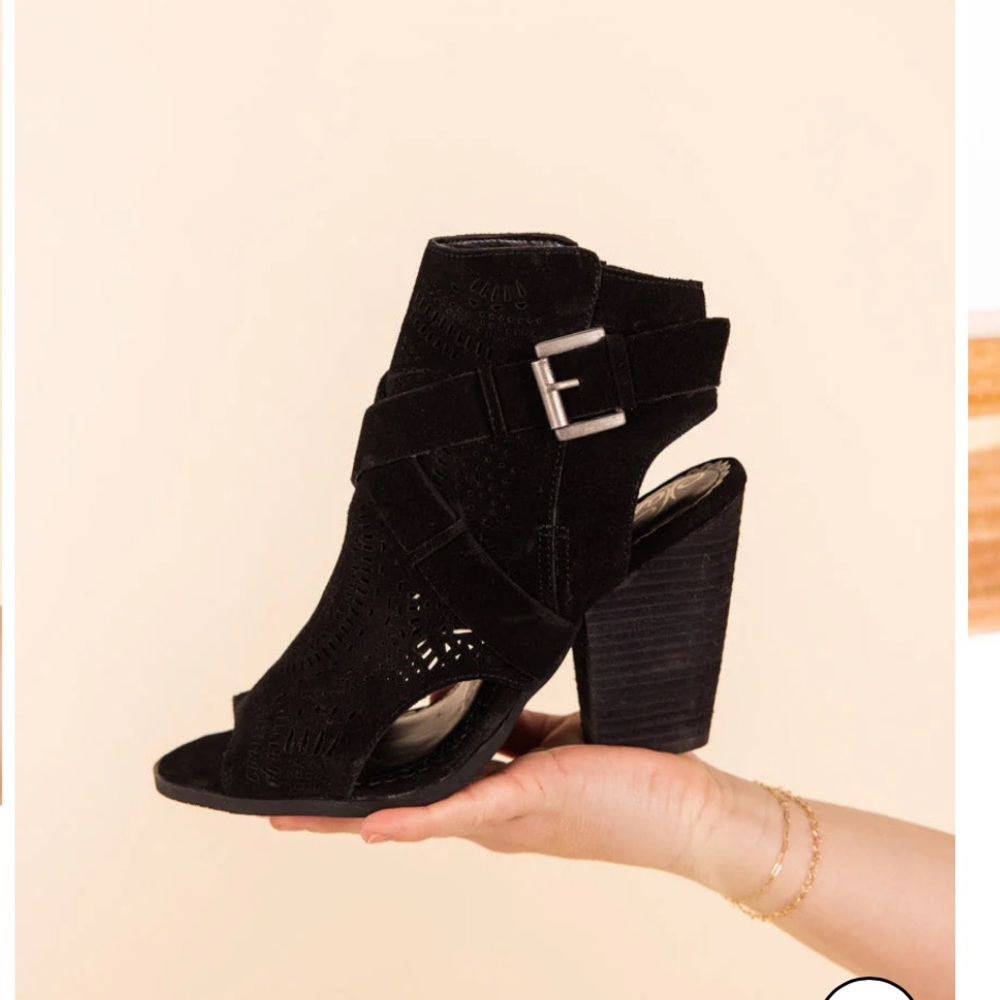 Naughty Monkey Zuzanna Healed Sandal in Black